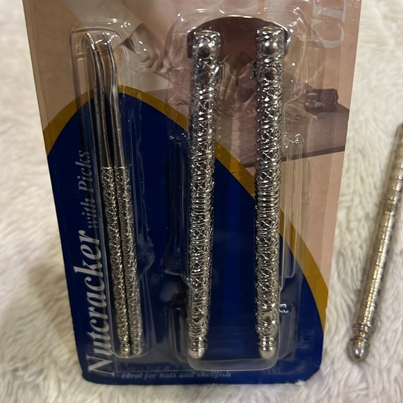 Lot of Seafood & Nuts Nutcracker & Picks - Picture 4 of 5